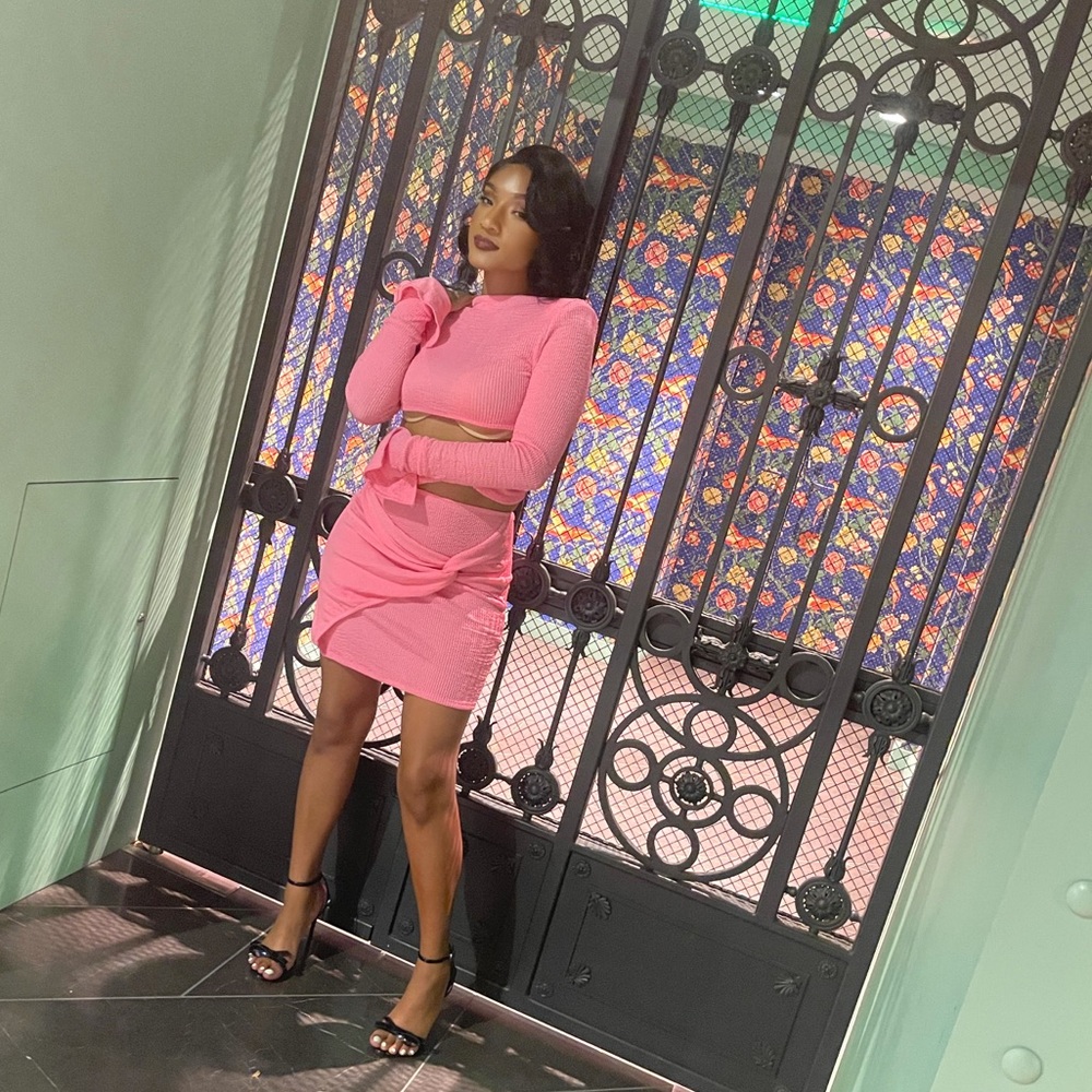 Bubblegum Two Piece Outfit 💕 - Picture 4 of 5